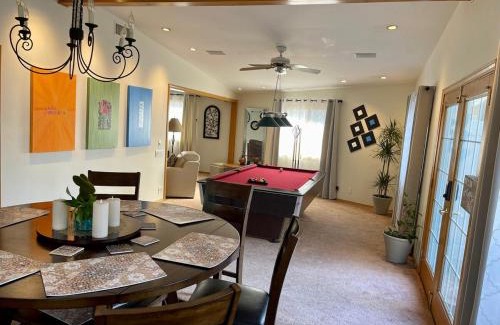 Newhall House | Cheerful Single Story 3-bedroom home w pool table