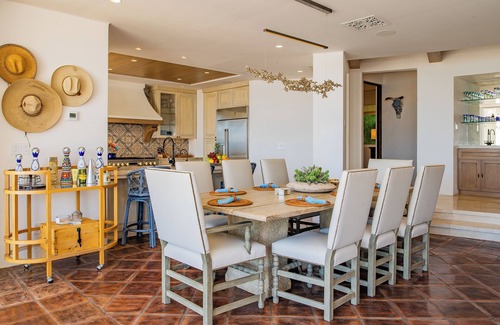 Palmilla Villa | Chef, Butler & Steps from the Beach w/Beautiful 5 Bd Villas Del Mar