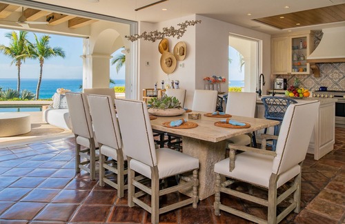 Palmilla Villa | Chef, Butler & Steps from the Beach w/Beautiful 5 Bd Villas Del Mar