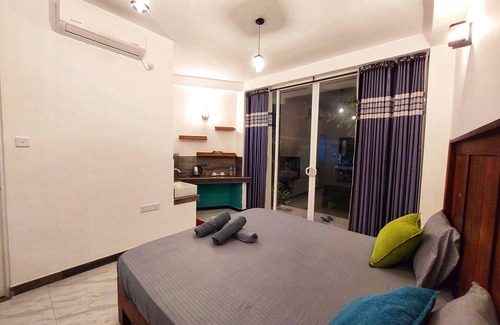 Seeduwa - Katunayake House | Chen Villa - Deluxe double room near to Airport and Negombo.
