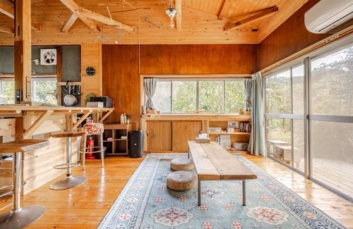 Minamiizu Cabin | Cherry blossoms and rape blossoms color February, and a cherry blossom festival is held in Minami Izu! Stroll through the famous hot spring resort area and enjoy spring in a healing cabin. 」