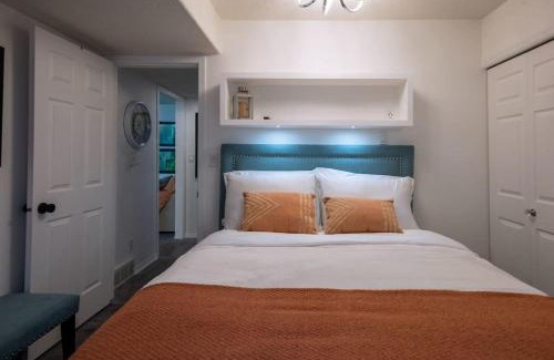 Regional District of Nanaimo House | Cherry Lane Suite - studio ground suite w garden