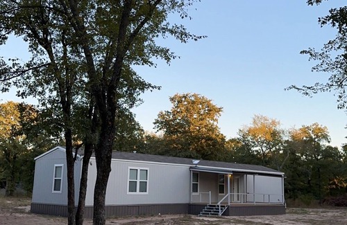 Kingston House | Cherry Properties - Walking distance to Lake Texoma!