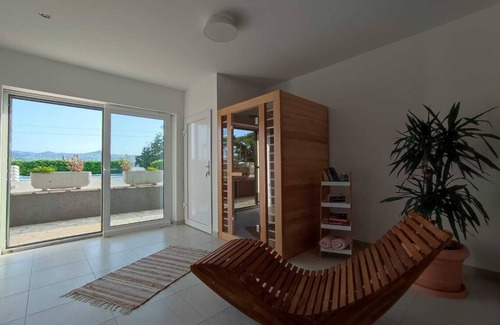 Donje Sitno House | Cherry Tree With Pool Near Split