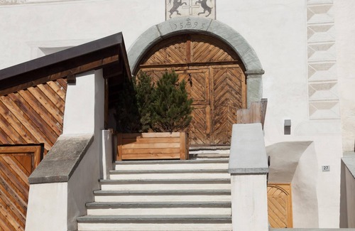 La Punt-Chamues-ch Apartment | Ches'Ota: Historic Engadine House with Garden and Modern Flair