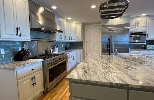 Wicomico Church House | Chesapeake Bay-front Estate minutes to Irvington, Kilmarnock Whitestone