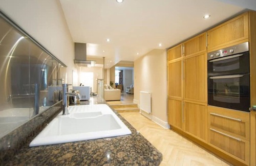 Chester Apartment | Chester Apartments (Apt A)