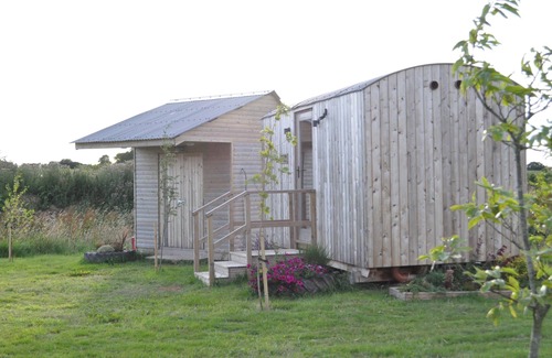 Saltburn-by-the-Sea Cabin | Chestnut 6m xl Bell Tent, log Burner, nr Whitby