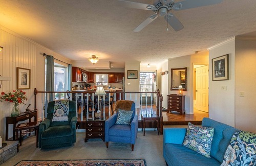 Blowing Rock Condo | Chetola: Holly 4 - Condo Overlooking Tennis at Chetola Resort, Downtown Blowing Rock!