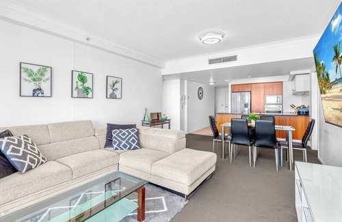 Surfers Paradise Apartment | Chevron Renaissance Ocean View