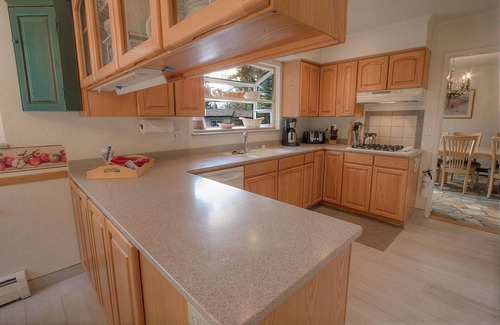 Round Hill Village House | Cheyenne Chalet - Lake Tahoe Getaway (NVH1257)