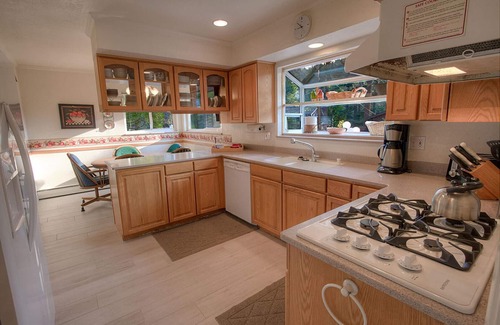 Round Hill Village House | Cheyenne Chalet - Lake Tahoe Getaway (NVH1257)