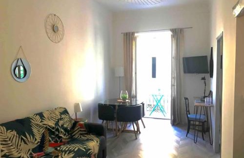 Antibes City Centre Apartment | CHeZ FANNY - Ravissant 2 pièces avec balcon