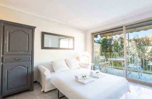 Cap-d'Antibes Apartment | Chez J-P - 100m beach 2-4pers terrace sea view pool garage