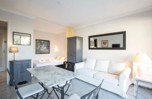 Cap-d'Antibes Apartment | Chez J-P - 100m beach 2-4pers terrace sea view pool garage