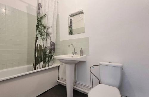 Anatole France Danton Apartment | Chez K&D Studio Jaune Le Havre