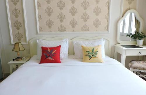 District 4 Hotel | Chez Lotus Rose
