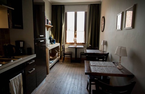 Deuzeld House | Chez Mémère - Character B&B