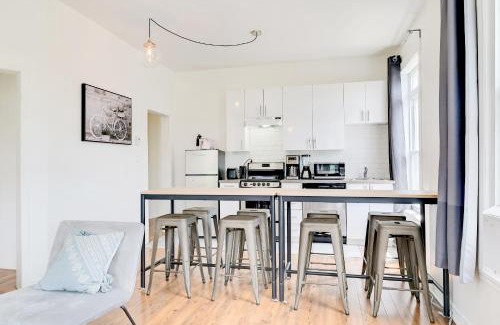 Plateau Mont Royal Apartment | Chez Mont Royal Apartments!