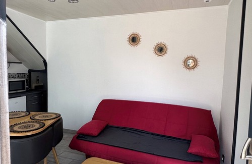 Luc-sur-Mer Apartment | Chez Sylviane apt Rez-de-Chaussée 200 m from the sea