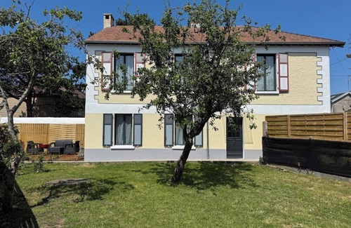 Luc-sur-Mer Apartment | Chez Sylviane apt Rez-de-Chaussée 200 m from the sea