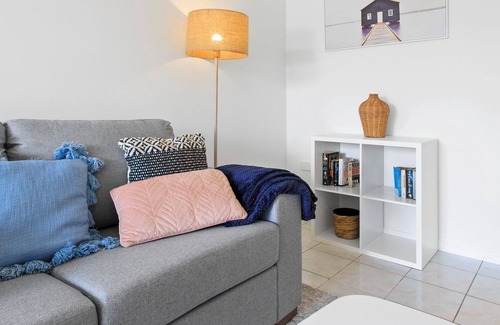 Yaroomba Apartment | Chic 1-Bed Yaroomba Flat Steps from the Beach