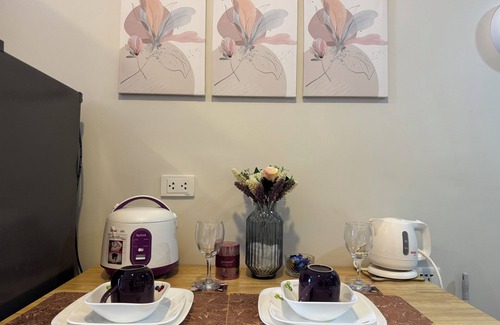 Lapu-Lapu Apartment | Chic 1-bedroom apartment in enchanting Lapu-Lapu City with WiFi, AC
