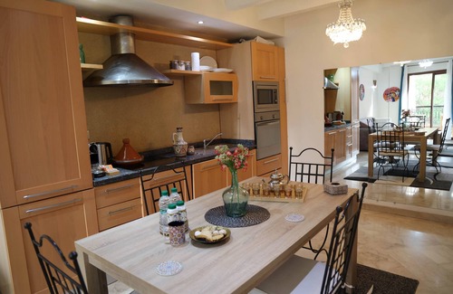 Hivernage Apartment | Chic 1-bedroom and 2 Sofa bed apartment with WiFi and AC in vibrant Marrakech .