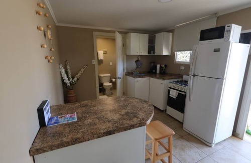 Tanki Leendert Apartment | Chic 1-bedroom apartment with WiFi, AC in phenomenal Tankilendert