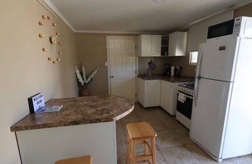 Tanki Leendert Apartment | Chic 1-bedroom apartment with WiFi, AC in phenomenal Tankilendert