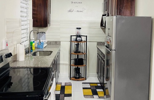 New Kingston Apartment | Chic 1-bedroom apartment with AC, WiFi in central New Kingston area