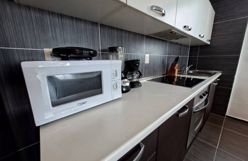 Samana Apartment | Chic 1-bedroom apartment with fitness room, WiFi in brilliant Los Naranjos