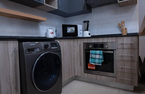 East Legon Apartment | Chic 1-bedroom apartment with fitness room and AC in vibrant Accra