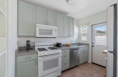 Warm Sands Apartment | Chic 1-bedroom Spanish style apartment near downtown Palm Springs with WiFi, AC