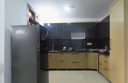 New Delhi Apartment | Chic 1-bedroom with AC, WiFi & shared kitchen & living space in fab New Delhi