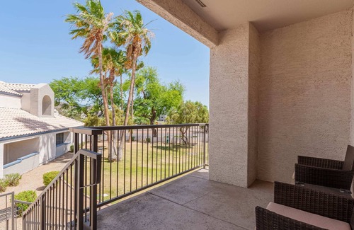 Greenbell Apartment | Chic 1BR Apartment at Lookout Mountain by Stay Gia