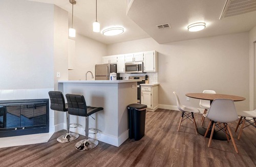 Greenbell Apartment | Chic 1BR Apartment at Lookout Mountain by Stay Gia