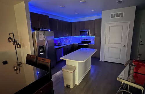 Daytona Beach Apartment | Chic 1BR in Daytona Beach- 24hr gym, pool & grill Near Beach, Speedway & Stadium