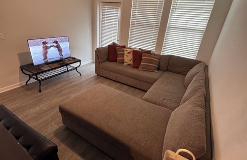 Daytona Beach Apartment | Chic 1BR in Daytona Beach- 24hr gym, pool & grill Near Beach, Speedway & Stadium