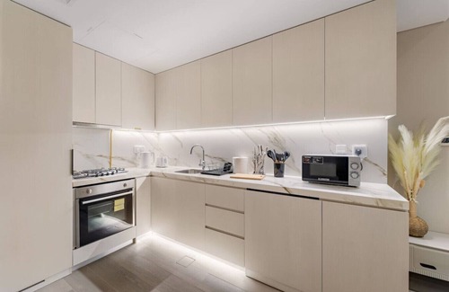 Jabal Ali 2 Apartment | Chic 1BR Stay in Dubai Marina | Modern Unit Near Mall, Pool, Gym & Waterfront