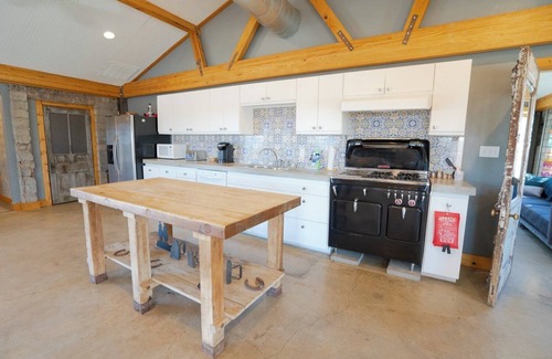 Mineral Wells Cabin | Chic 2,200 Sq. Ft. Riverfront Casita Sleeps 8 Stunning Views + Rustic Charm