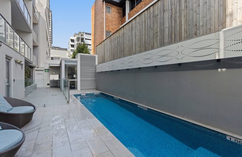 South Brisbane Apartment | Chic 2-Bed Apartment & 5 minutes walk to QPAC
