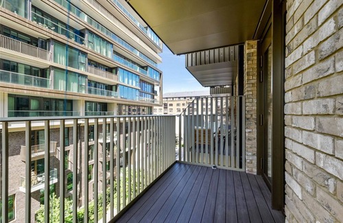 Tower Hill Apartment | Chic 2 Bed Apartment with AC, WiFi by London's Tower Bridge