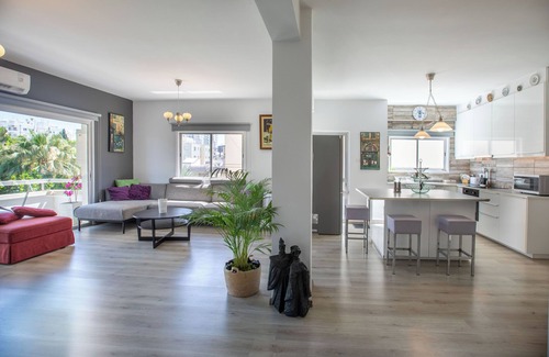 Limassol Apartment | Chic 2-bedroom apartment with AC, WiFi in wonderful Limassol