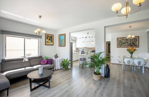 Limassol Apartment | Chic 2-bedroom apartment with AC, WiFi in wonderful Limassol