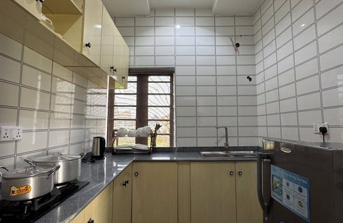 Abuja Apartment | Chic 2-bedroom apartment with WiFi, AC in delightful Abuja