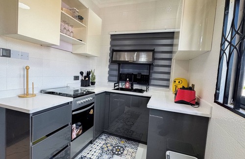 Teshie Apartment | Chic 2-bedroom apartment with AC, WiFi in vibrant Accra