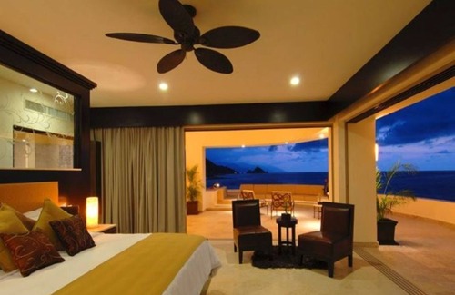 Downtown Cancun Resort | Chic 2-bedroom resort with AC, fitness room, WiFi in awesome Cancún