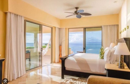 Downtown Cancun Resort | Chic 2-bedroom resort with AC, fitness room, WiFi in awesome Cancún