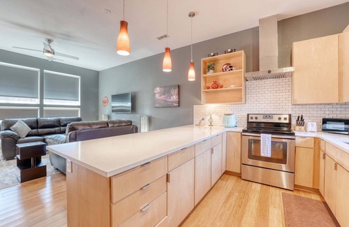 Fayetteville House | Chic 2‑BR Condo Walk to Razorback Stadium & Downtown